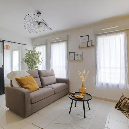 Le Louis D'or -acces Facile Gare/eurexpo/aeoroport Apartamento *