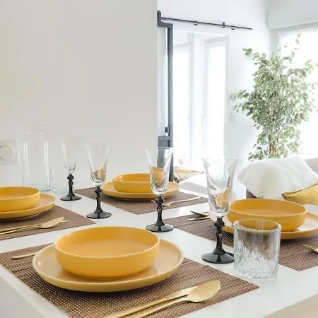 Le Louis D'or -acces Facile Gare/eurexpo/aeoroport Apartamento