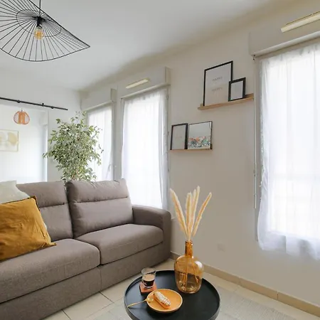 Le Louis D'or -acces Facile Gare/eurexpo/aeoroport Apartamento